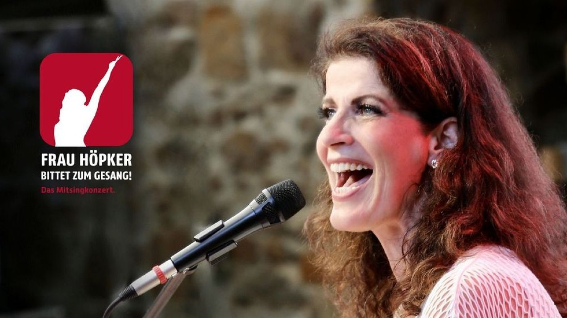Frau H&ouml;pker bittet zum Gesang!